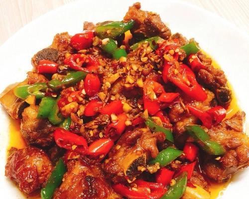 香辣鸡块炖土豆怎么做？详细步骤和技巧是什么？