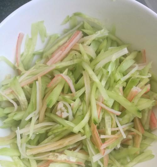 香辣黄瓜丝拌豆腐怎么做？步骤和技巧是什么？