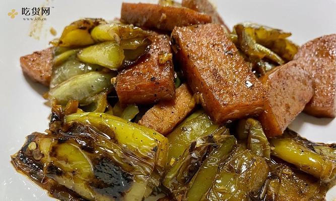 香辣虎皮椒包肉怎么做？步骤和技巧有哪些？