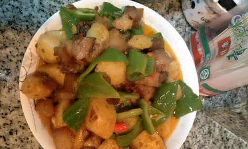 香辣红烧肉炖土豆怎么做？步骤和技巧是什么？