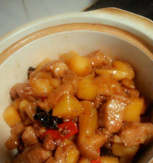 香辣红烧肉炖土豆怎么做？步骤和技巧是什么？