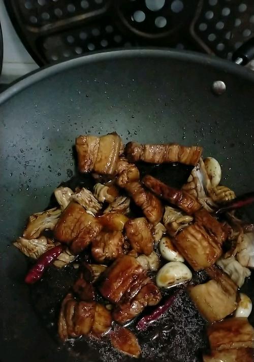 香辣红烧肉怎么做？有哪些步骤和技巧？