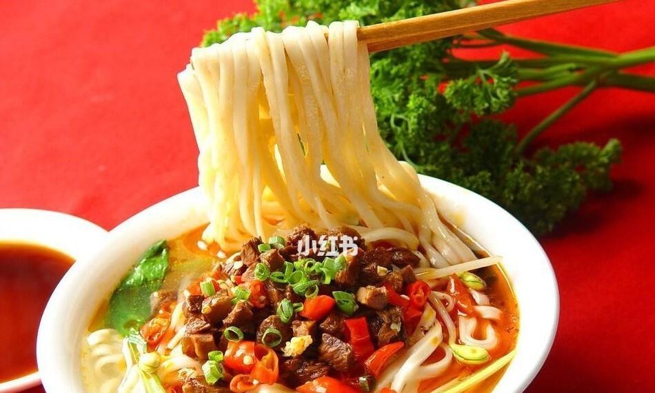 香辣红烧牛肉米粉怎么做？详细步骤和技巧是什么？