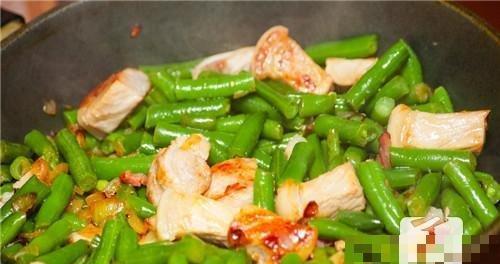香辣干豆角炒肉的做法是什么？步骤详解如何做？