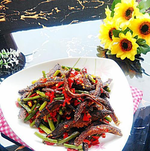 香辣干煸泥鳅怎么做？步骤和技巧有哪些？
