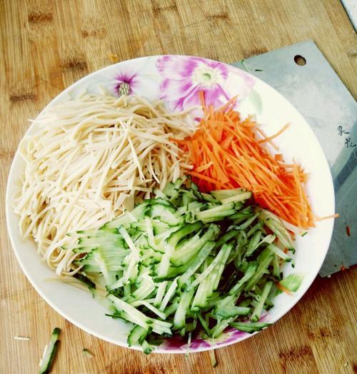 香辣豆腐丝怎么做？详细步骤和技巧是什么？