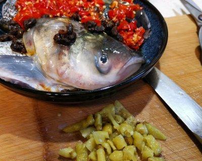 香辣豆豉蒸鲈鱼怎么做？步骤和技巧是什么？