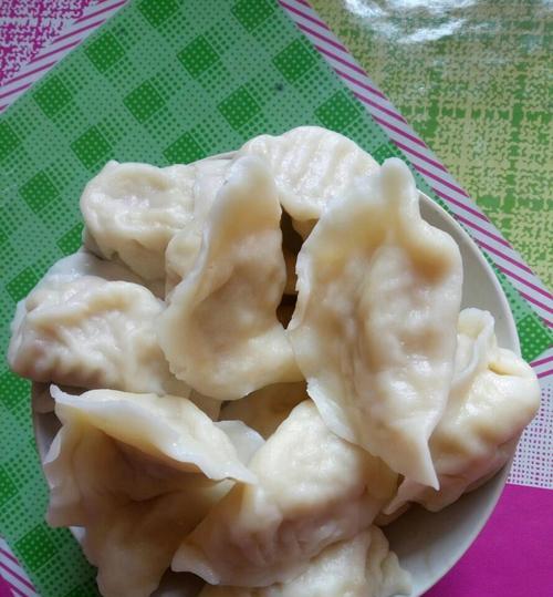 香辣豆豉圆白菜胡萝卜馅变色水饺怎么做？步骤和技巧是什么？
