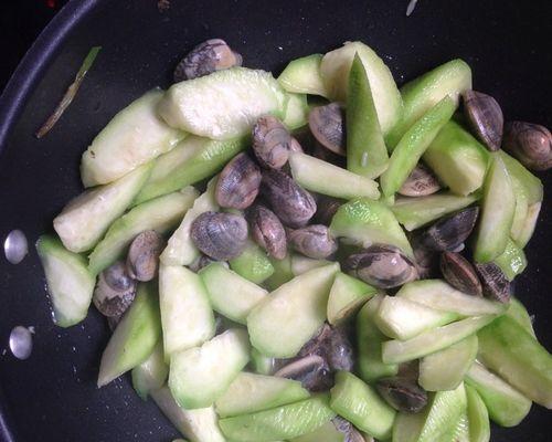 香辣豆豉炒花蛤怎么做？步骤和技巧有哪些？
