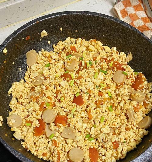 香辣蛋炒饭怎么做？有哪些步骤和技巧？