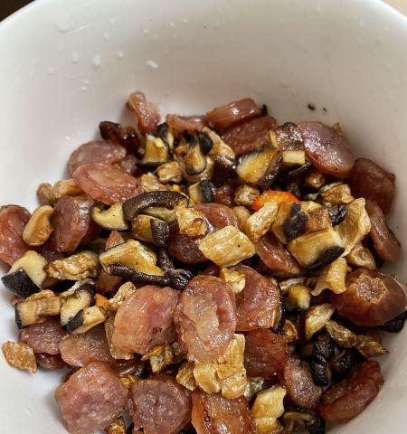 香辣脆香菇怎么做？详细步骤和技巧是什么？