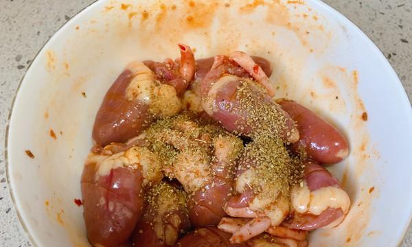 香烤孜然朵椒三文鱼皮怎么做？步骤和技巧有哪些？