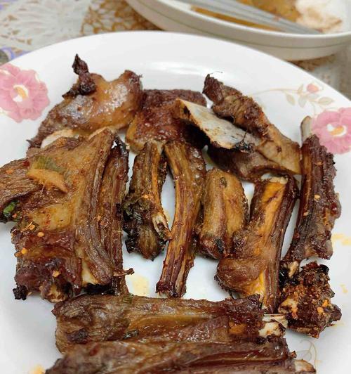 香烤羊排怎么做？在家也能做出餐厅级美味吗？