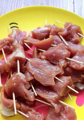 香烤牙签肉怎么做？步骤和技巧有哪些？