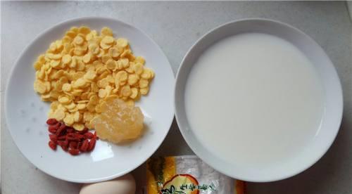 香蕉玉米鸡蛋羹怎么做？有哪些步骤和技巧？