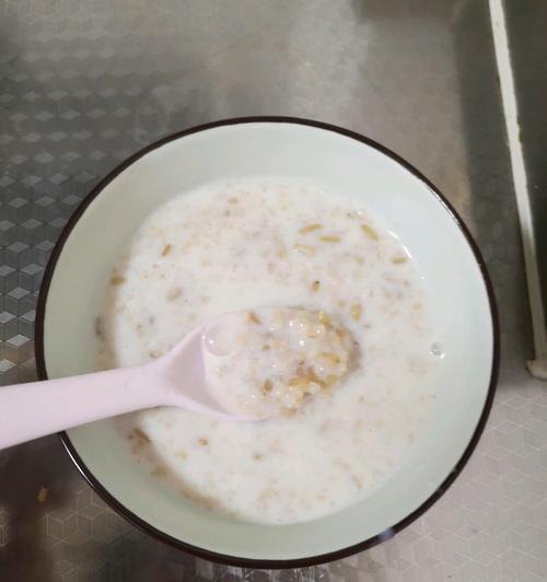 香蕉牛奶燕麦粥怎么做？有哪些健康益处？