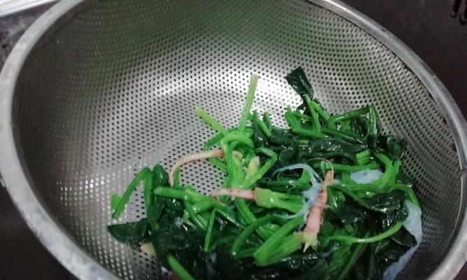 香酱菠菜怎么做？步骤和技巧有哪些？