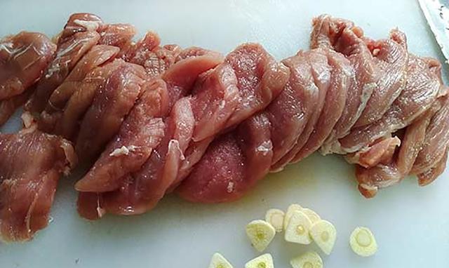 香煎猪里脊肉怎么做？步骤和技巧有哪些？