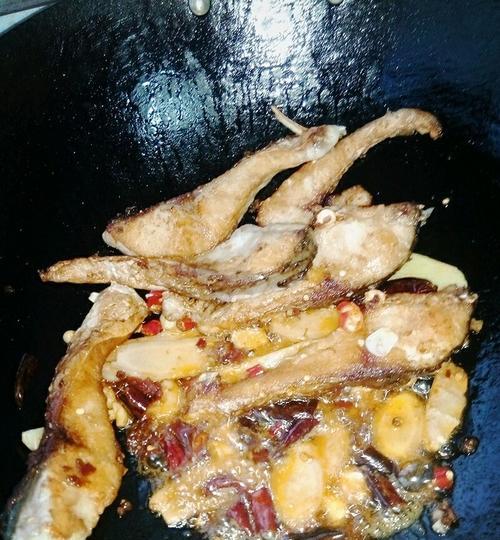 香煎油餐鱼怎么做？步骤和技巧有哪些？