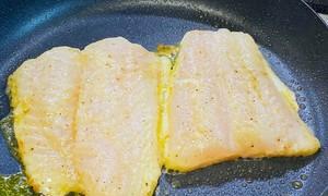 香煎野生龙力鱼怎么做？步骤和技巧有哪些？