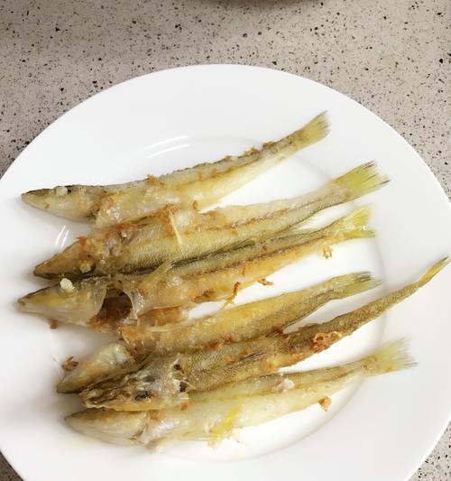 香煎小嘴鱼怎么做？步骤和技巧有哪些？
