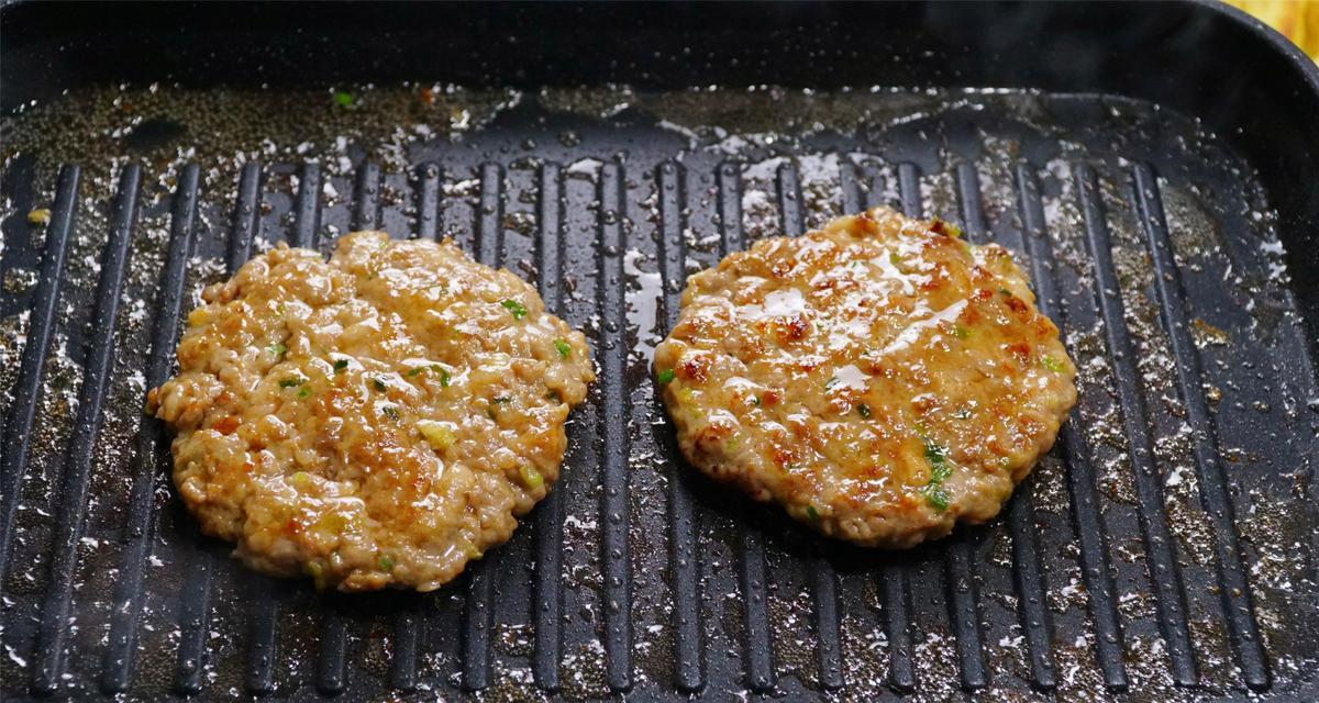 香煎蔬菜肉饼的做法是什么？步骤和技巧有哪些？