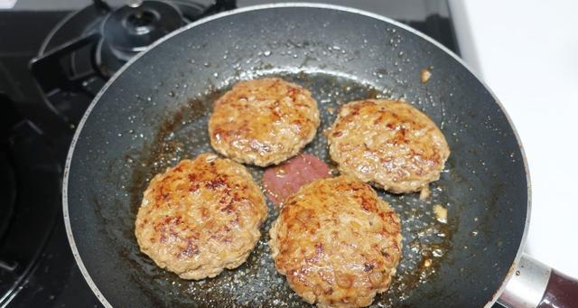 香煎蔬菜肉饼的做法是什么？步骤和技巧有哪些？