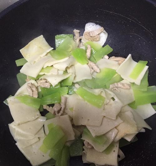 香煎泡嫩笋豆腐怎么做？步骤和技巧是什么？
