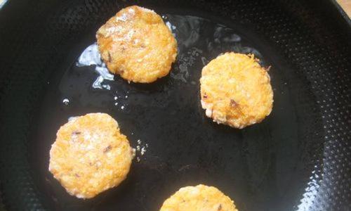 香煎藕饼怎么做？步骤和技巧有哪些？