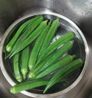 香煎牛肉秋葵卷怎么做？步骤和技巧有哪些？