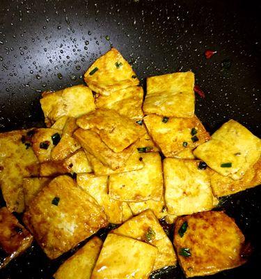 香煎嫩豆腐怎么做才好吃？步骤和技巧是什么？