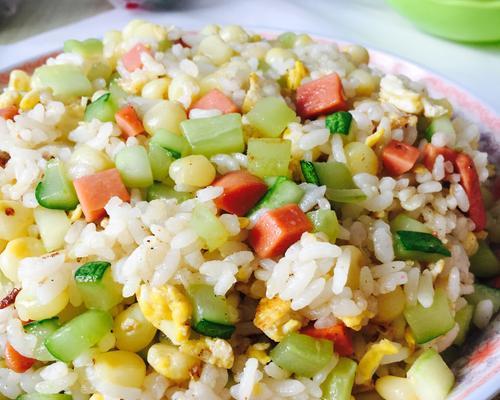 鲜虾仁火腿特色蛋炒饭怎么做？步骤和技巧有哪些？