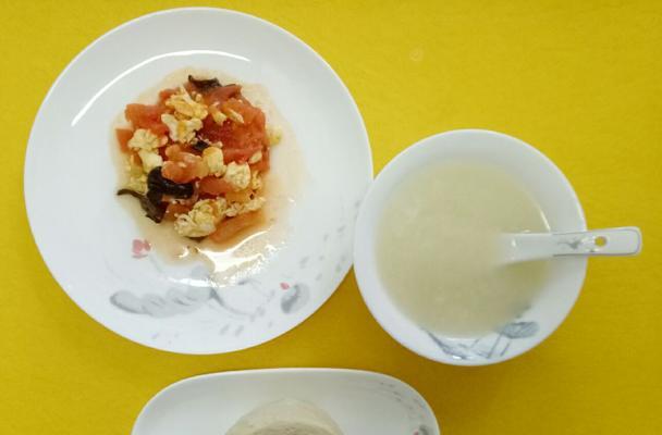 鲜虾木耳小米粥怎么做？有哪些步骤和技巧？