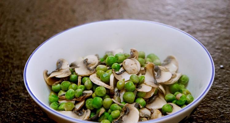 鲜虾滑蛋炒豌豆怎么做？步骤和技巧有哪些？