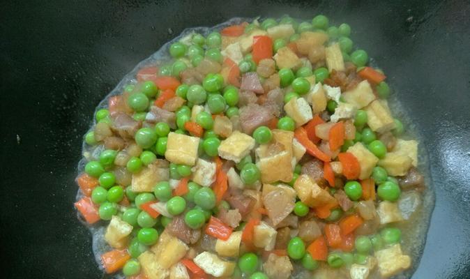 鲜虾滑蛋炒豌豆怎么做？步骤和技巧有哪些？