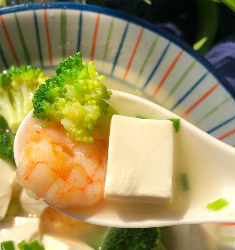 鲜虾豆腐汤怎么做？有哪些步骤和技巧？