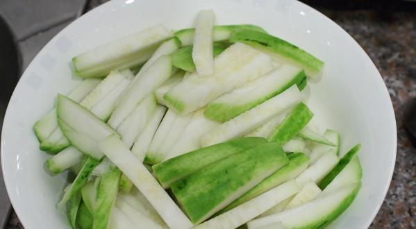 鲜味小海虾焖节瓜怎么做？步骤和技巧有哪些？