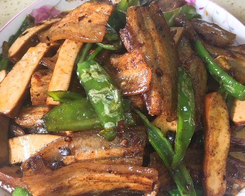 鲜笋木耳回锅肉怎么做？步骤和技巧是什么？