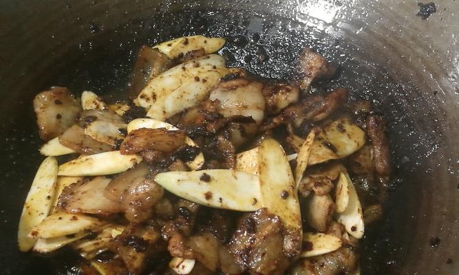 鲜笋木耳回锅肉怎么做？步骤和技巧是什么？