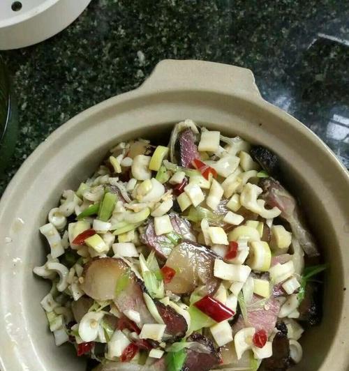 鲜笋炒腊肉的做法是什么？如何炒出美味的鲜笋腊肉？