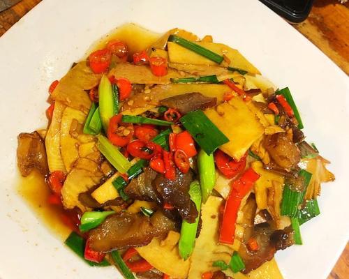 鲜笋炒腊肉的做法是什么？如何炒出美味的鲜笋腊肉？