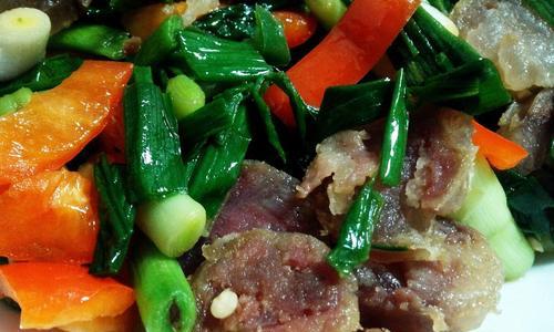 鲜蒜薹炒腊肠怎么做？步骤和技巧是什么？