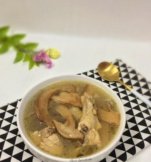 鲜松茸鸡汤怎么做？步骤和技巧有哪些？