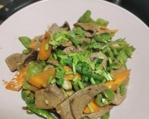 鲜蔬炒猪肝的做法是什么？如何确保猪肝鲜嫩不老？
