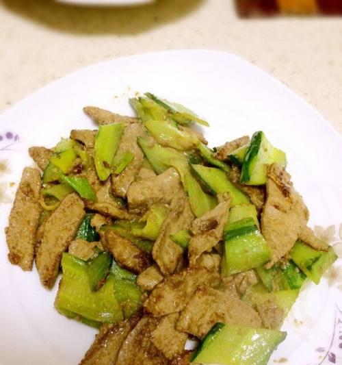 鲜蔬炒猪肝的做法是什么？如何确保猪肝鲜嫩不老？