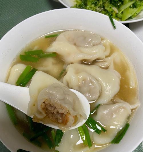 鲜肉虾仁小馄饨怎么做？详细步骤和技巧是什么？