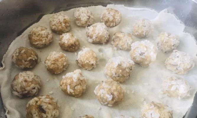 鲜肉丸怎么做才鲜嫩多汁？家庭版做法有哪些常见问题？