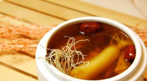鲜人参炖鸡汤的做法是什么？如何炖制营养又美味的鸡汤？