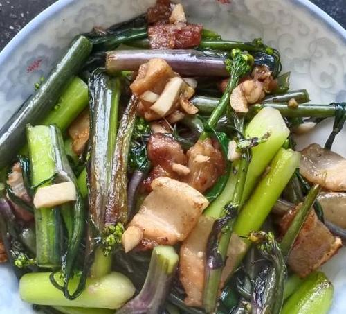 如何做出鲜嫩可口的红菜苔？红菜苔的烹饪技巧有哪些？
