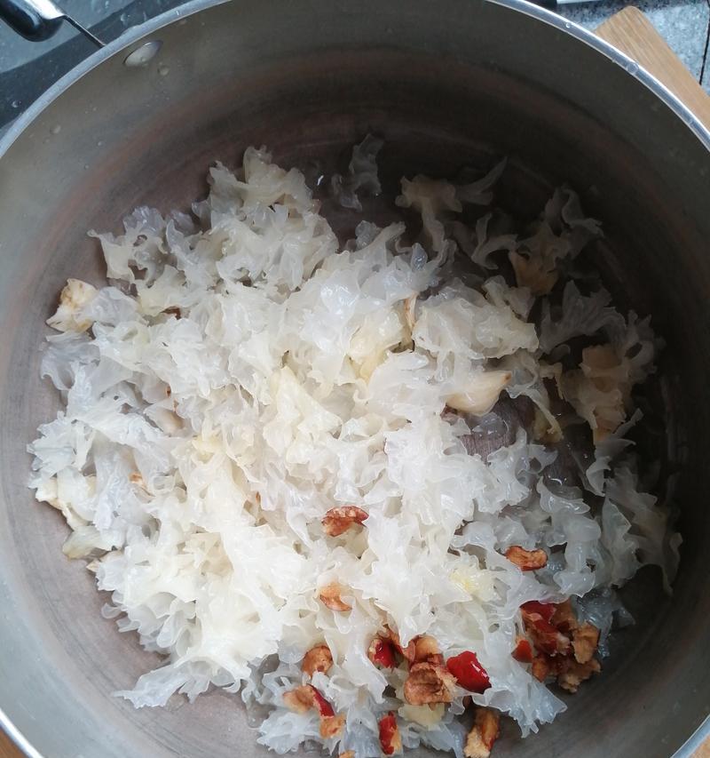 鲜奶银耳西米露怎么做？步骤和技巧有哪些？